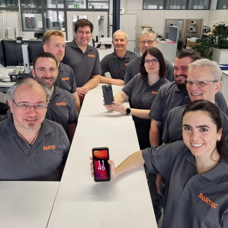 Das Team der BARTEC Business Unit Enterprise Mobility in Bad Mergentheim stellt seine Innovation vor: das neue BARTEC SP9EX1 Smartphone und den BARTEC SC9EX1 Smartscanner.